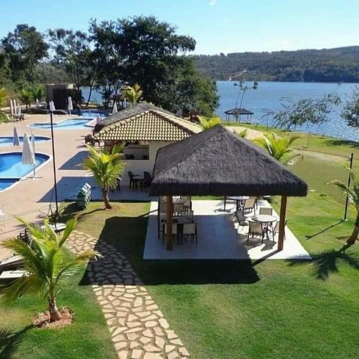 Aldeia Do Lago: Lakeside With Modern Kitchen And Pool Access * Caldas Novas